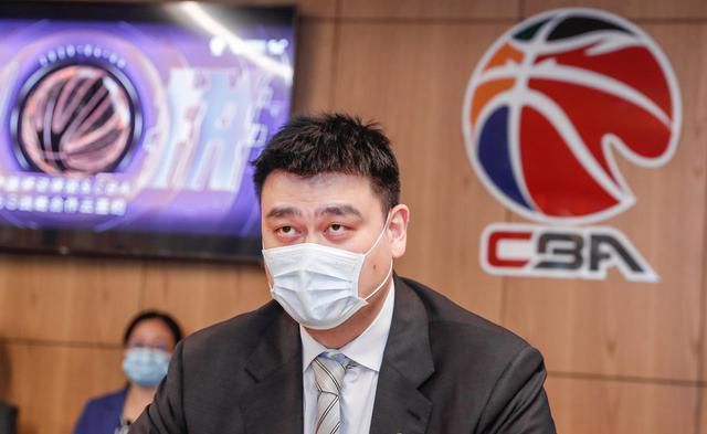 以你的能力，我相信你有绝对的资格成为叶家将来的继承人，只要你爷爷还没变成老糊涂，他一定会把叶家交给你。